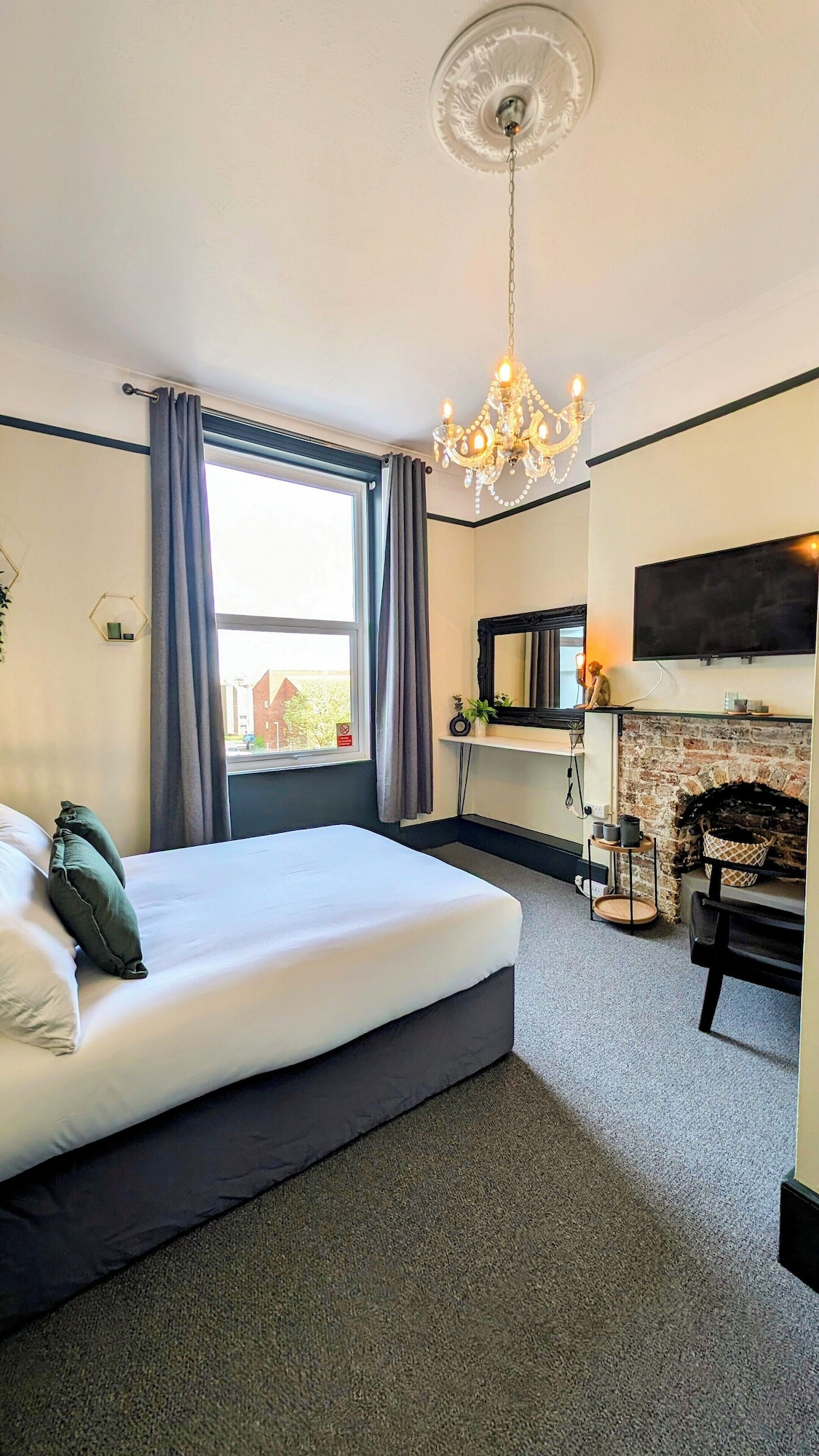 DELUXE, DOUBLE BED