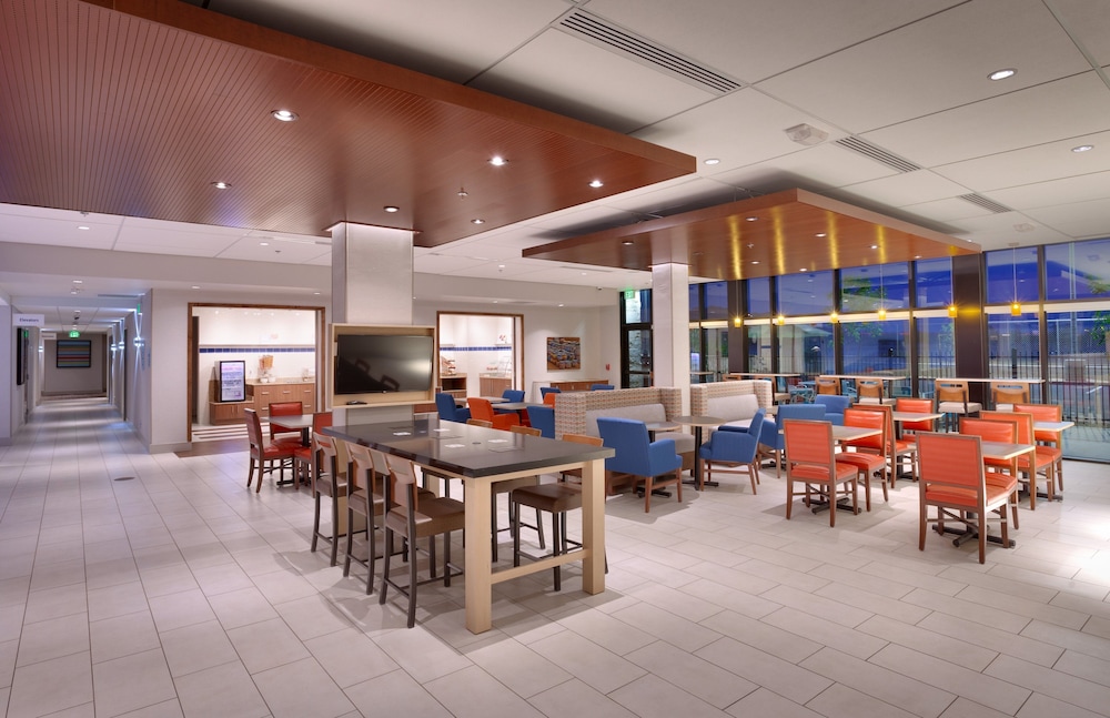 Holiday Inn Express Suites Phoenix West Buckeye 49/59
