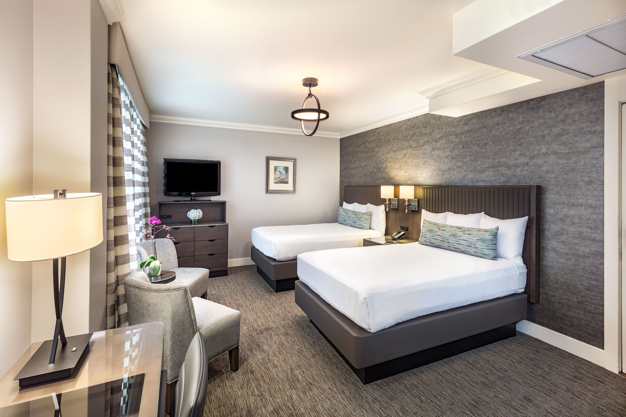 STANDARD, 2 DOUBLE BEDS