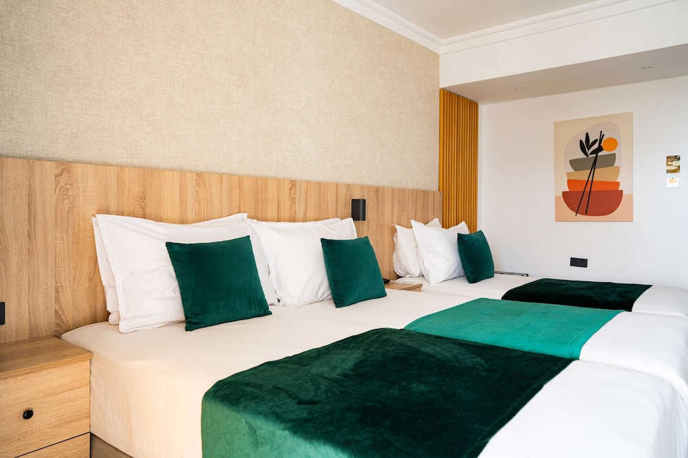 غرفة عائلية بسرير كوين وسرير فردي بإطلالة على الحديقة مع أريكة، Argana Hotel 9/10