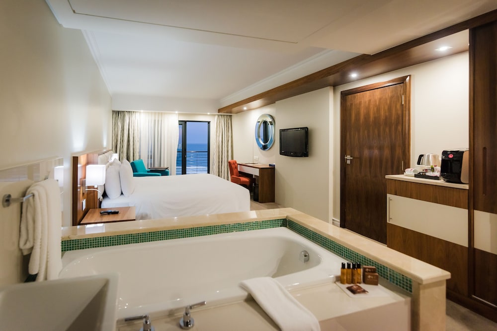 Blaauwberg Beach Hotel 47/100