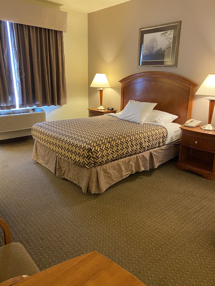 A Riverside Inn Travelodge by Wyndham 21/55