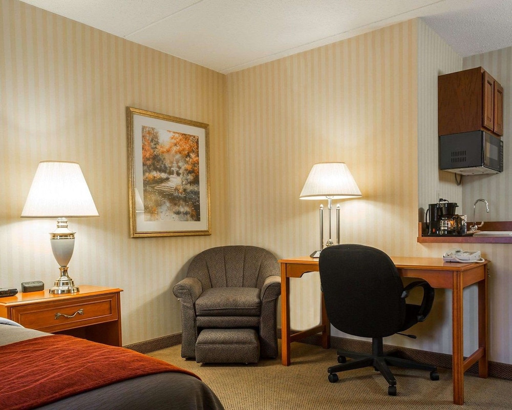 Comfort Inn & Suites Hawthorne NY 50/72