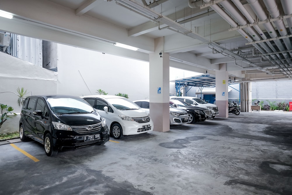 Sans Hotel Puri Indah Jakarta 59/62