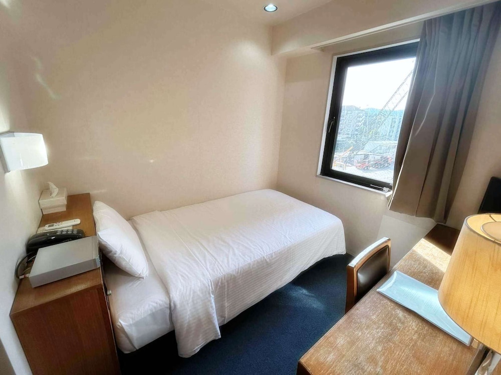ROOM, SINGLE