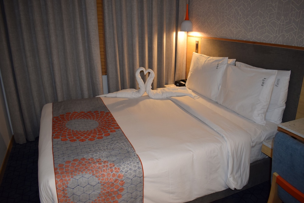 Holiday Inn Express Ahmedabad Prahlad Nagar 17/73