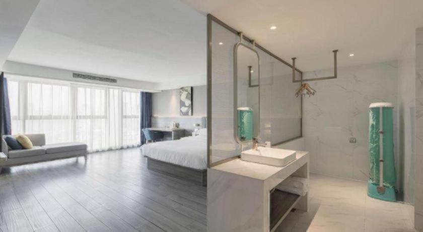 7 days premium hotel(Chongqing T3 terminal store) 53/55