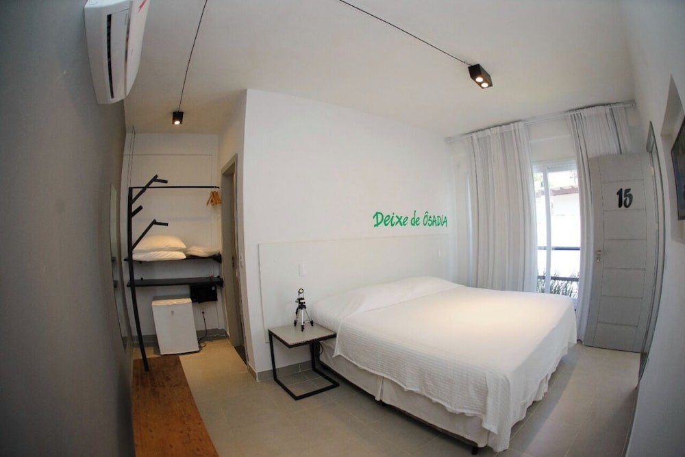 ROOM, DOUBLE BED