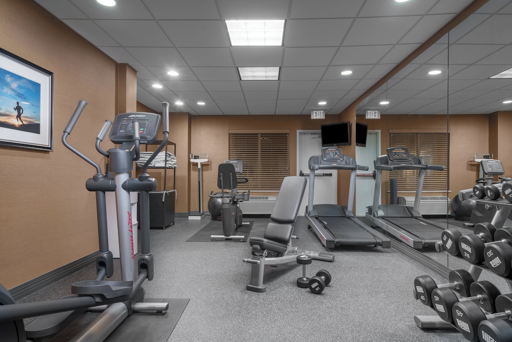 Holiday Inn Express Hotel Suites Ames 38/58
