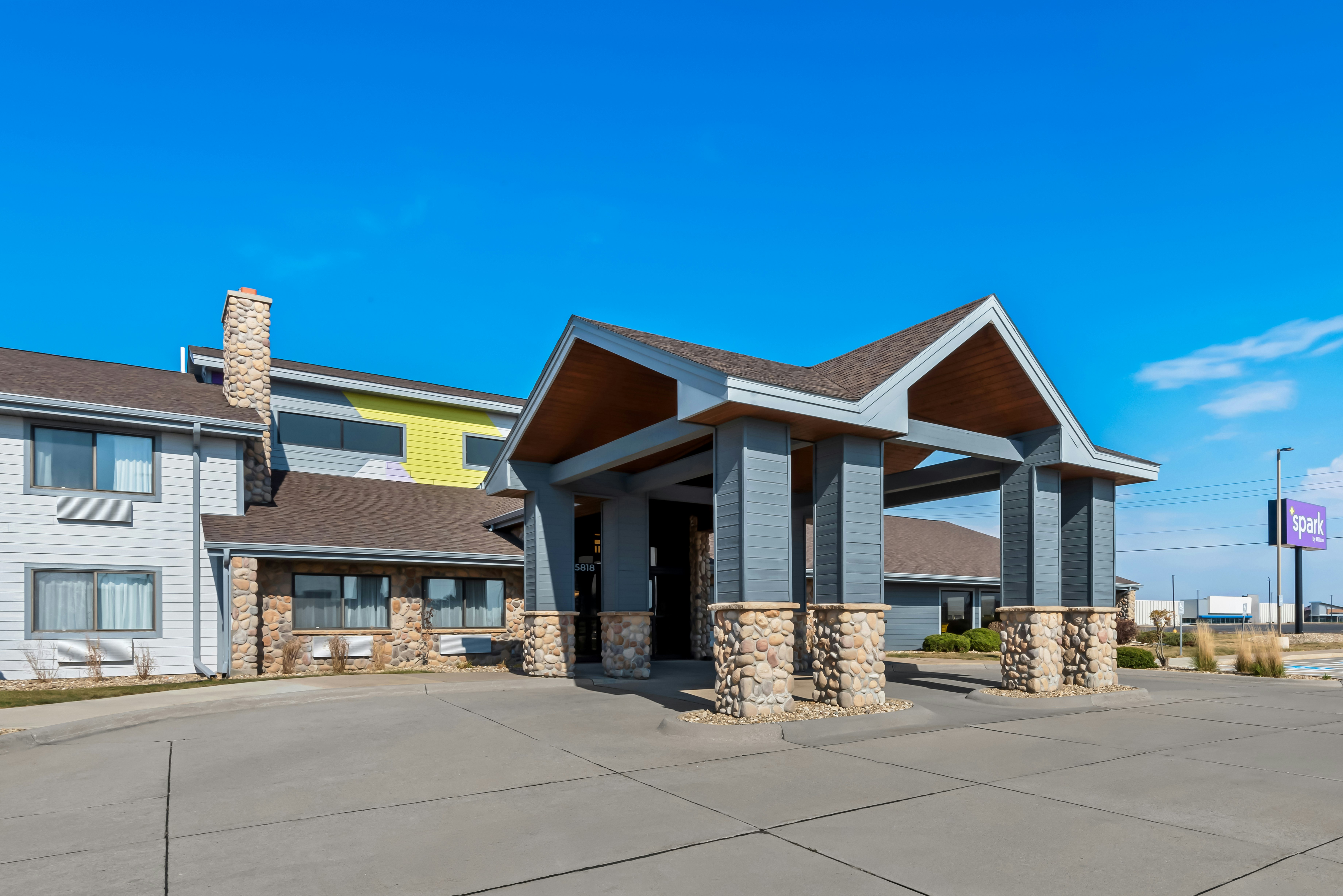 Spark by Hilton Cedar Falls 18/18