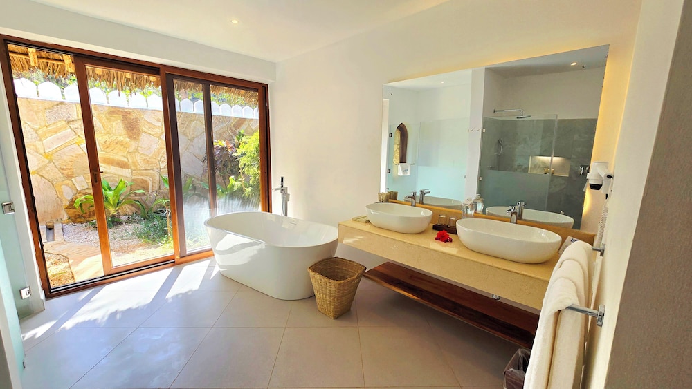 Junior Suite, Double Bed, Garden View