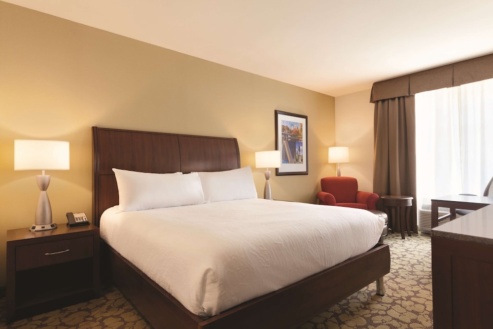Hilton Garden Inn Boston Logan Airport 7/38