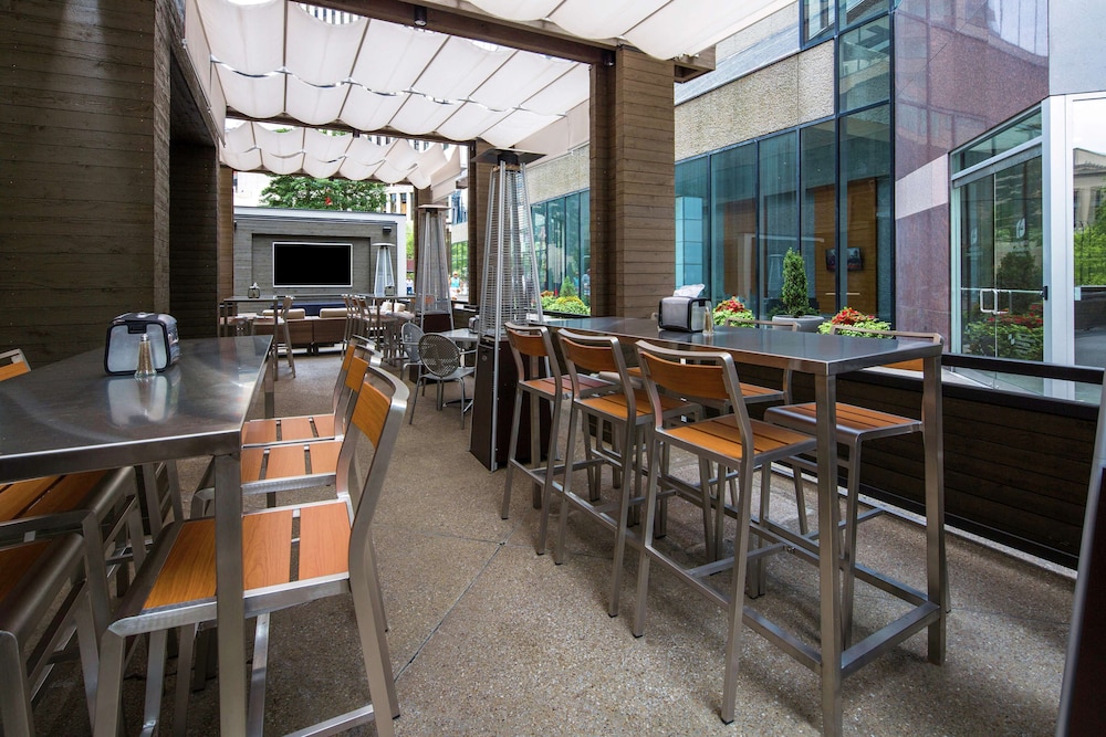 DoubleTree by Hilton Hotel Nashville Downtown 55/79