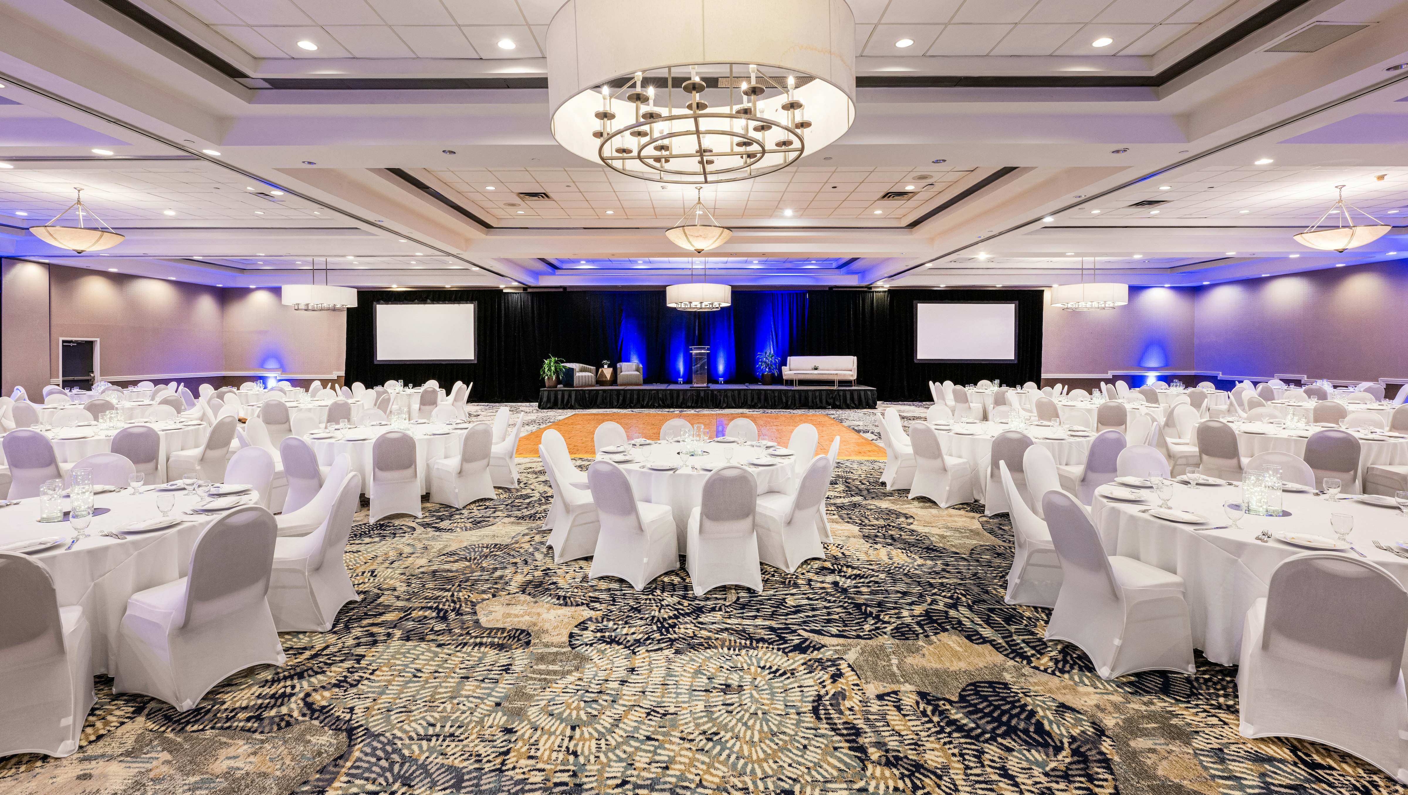 DoubleTree by Hilton Hotel Newark Airport 58/68