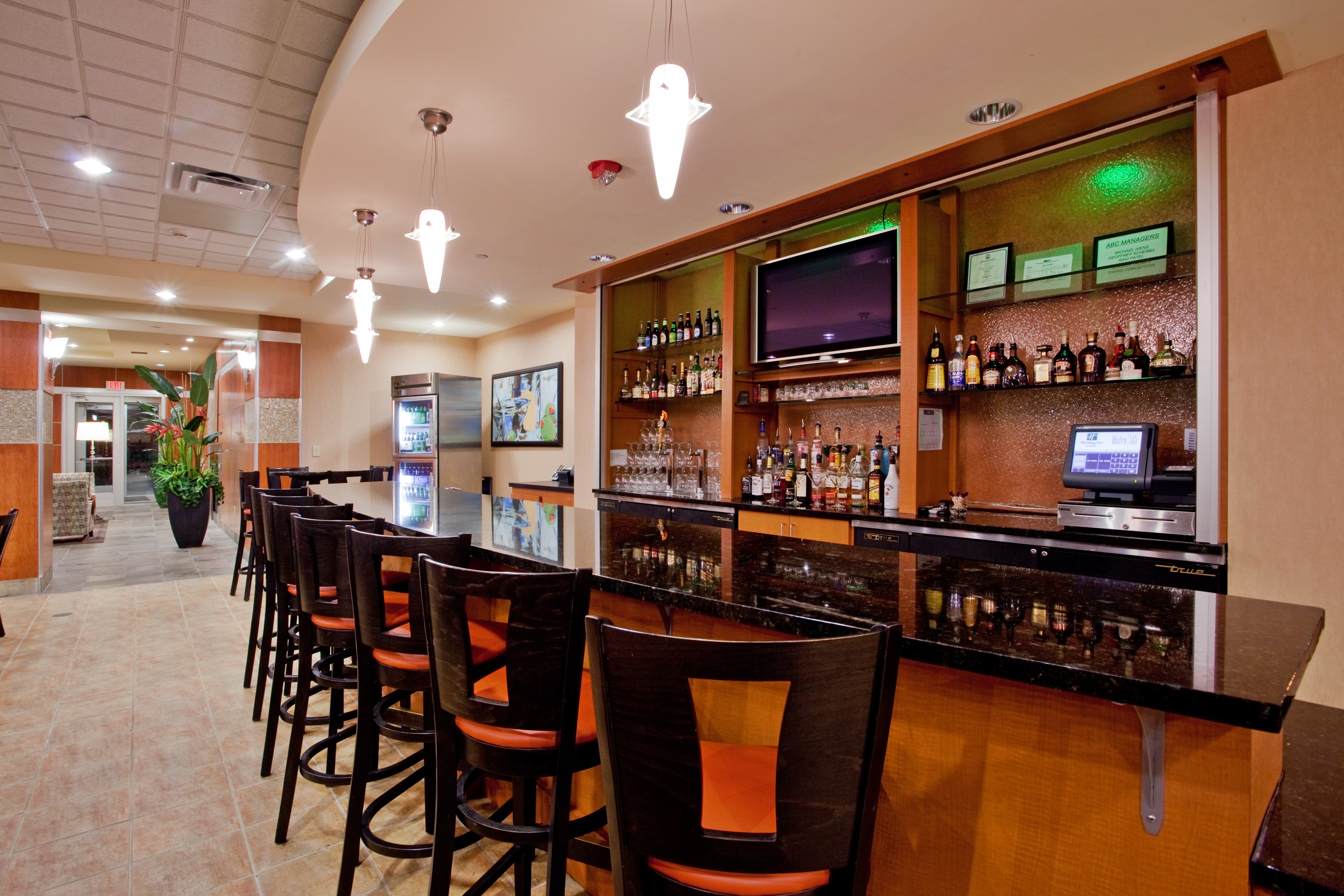 Holiday Inn & Suites Williamsburg-Historic Gateway 14/21