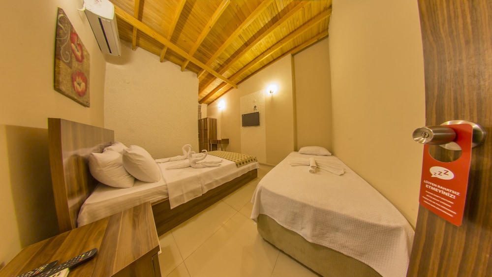 Ados Hotel 31/56