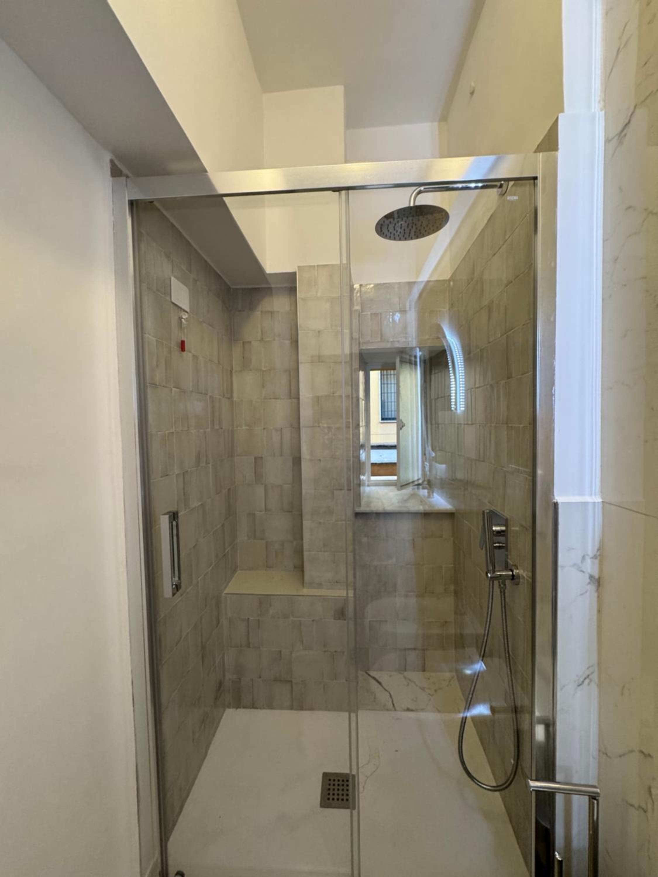 Suite 41 7/9