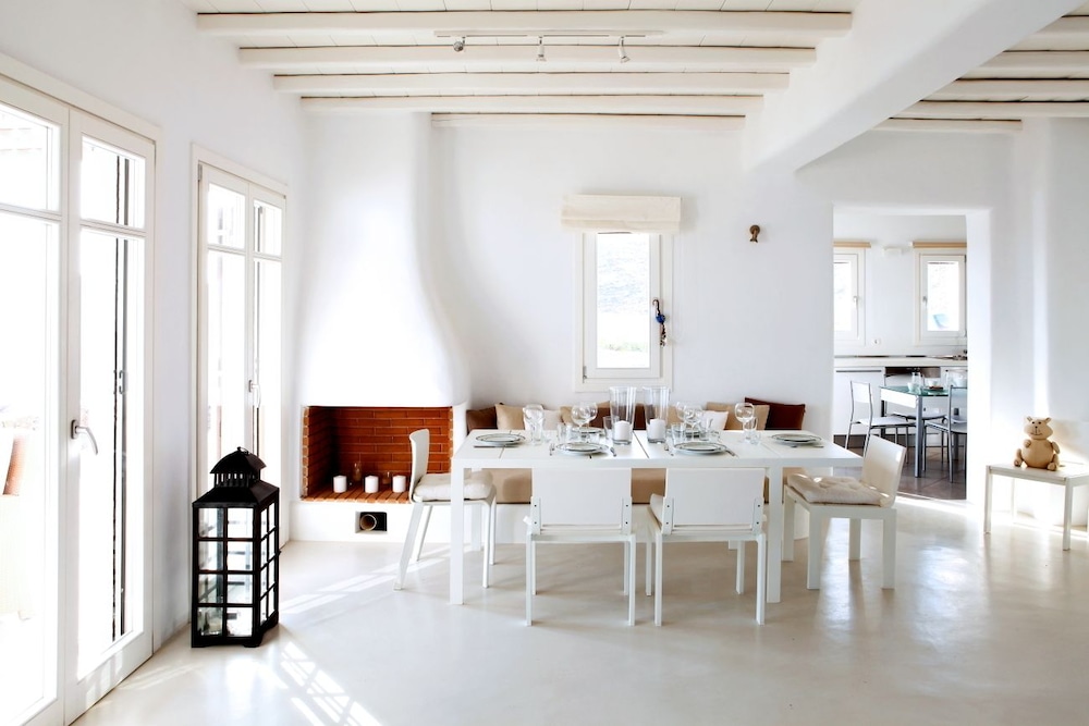 Elia White Residence 20/48