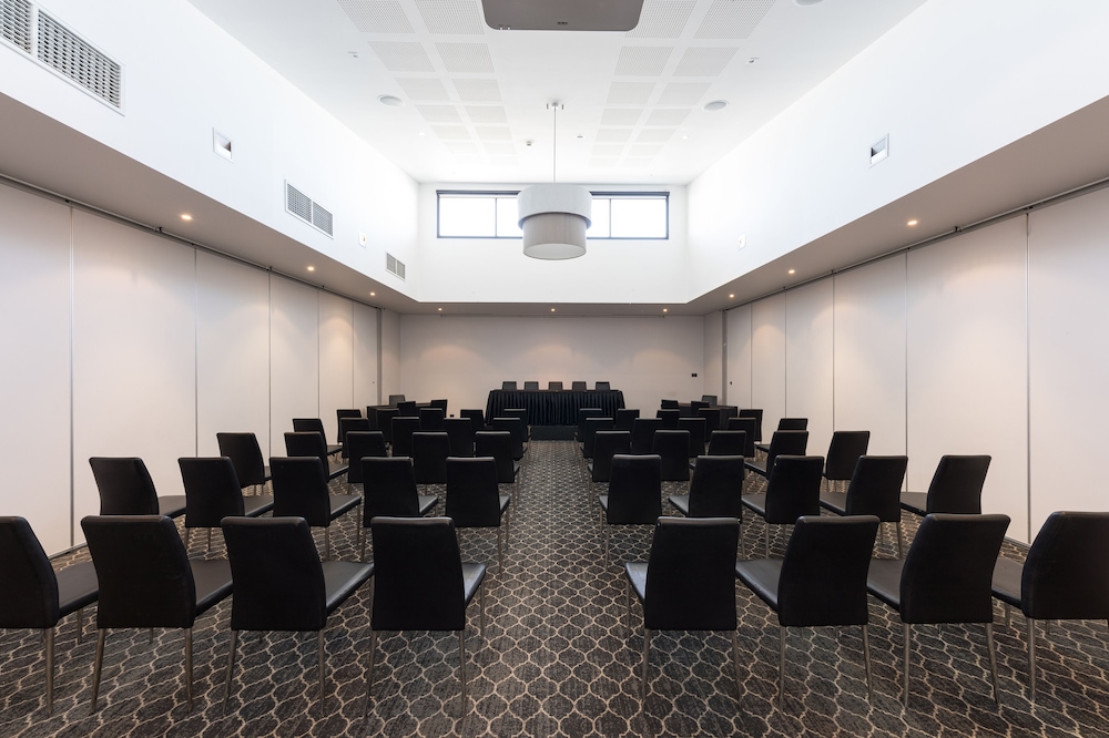 MAWSON LAKES HOTEL 52/64