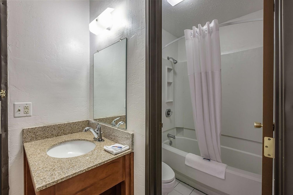 Motel6 Oak Creek, WI 49/53