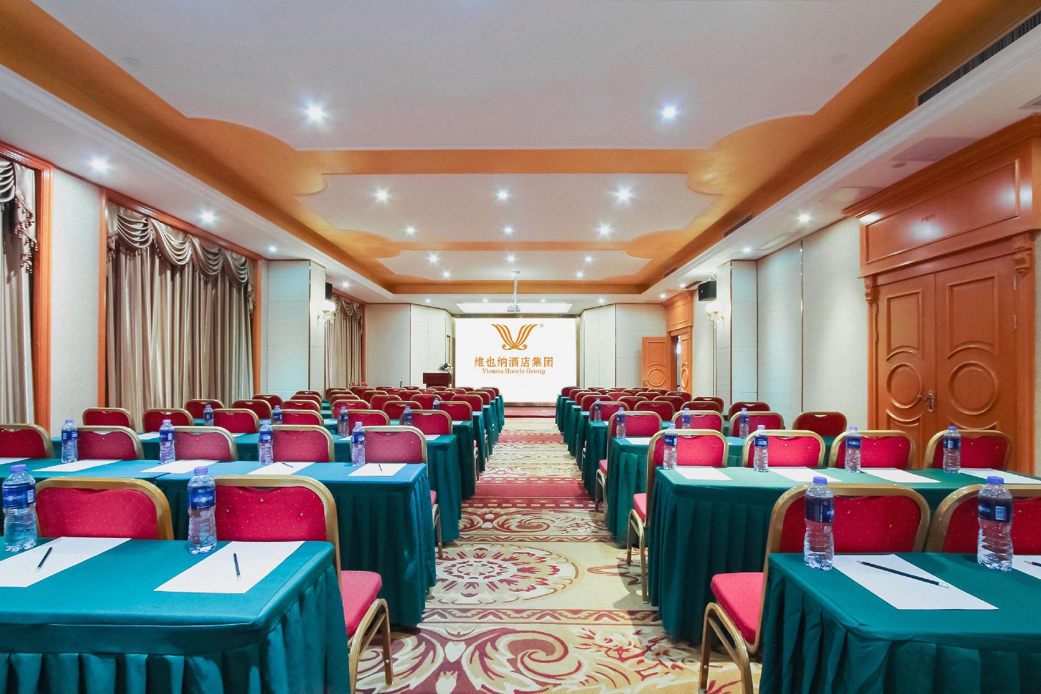 Vienna International Hotel Nanjing South Railway Station Center 33/37