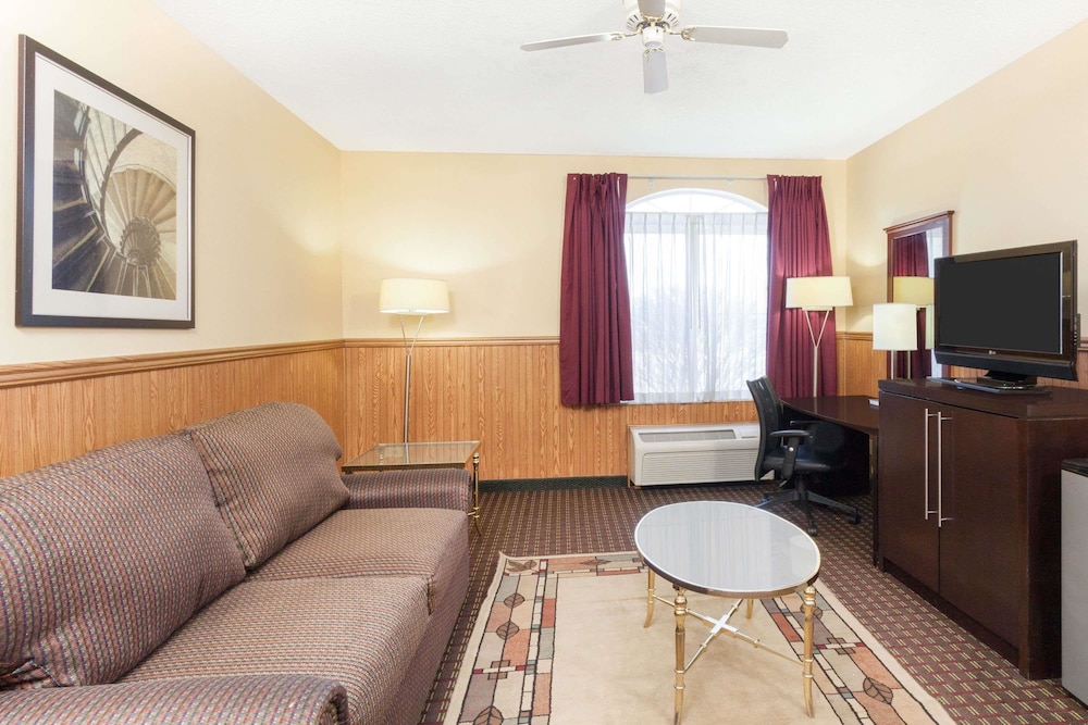 Baymont by Wyndham Chicago/Calumet City 23/37