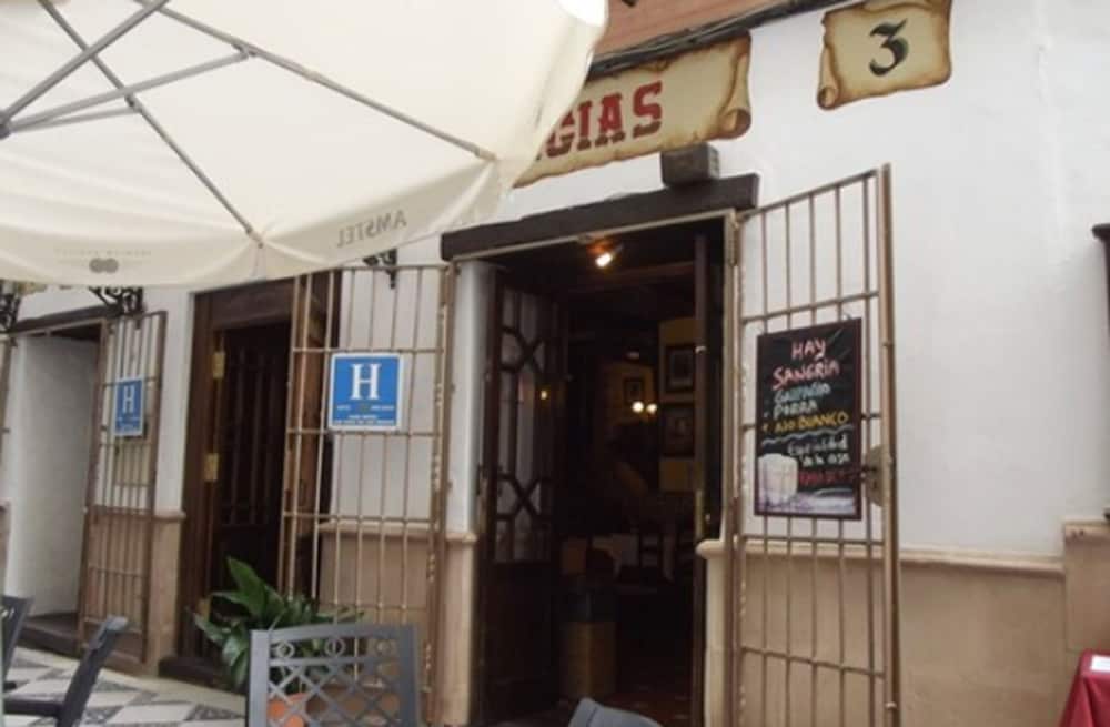 Hermanos Macias 5/50