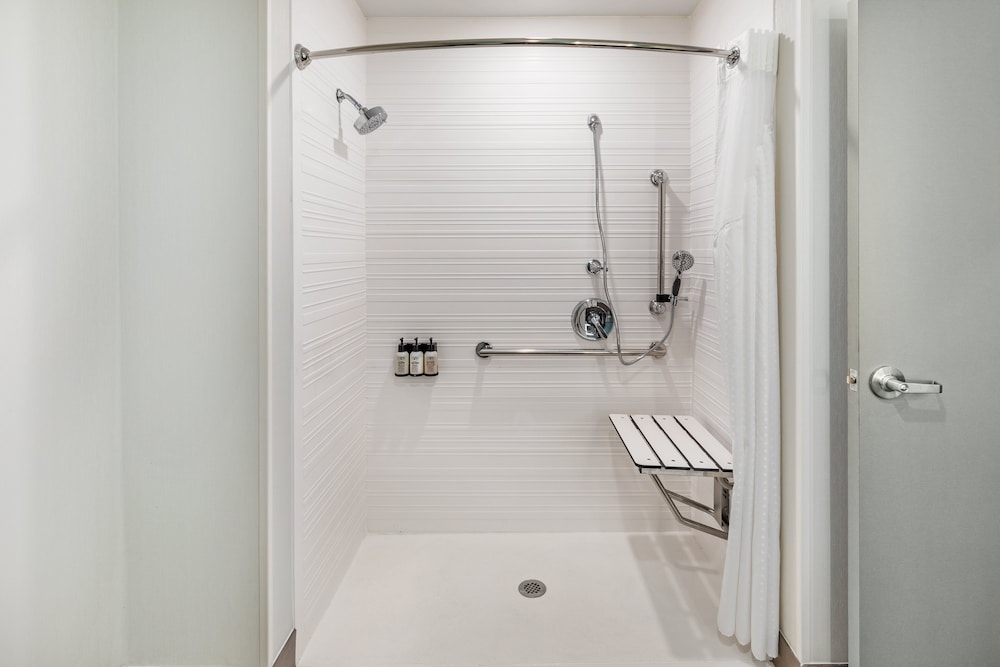 Avid Hotel Bentonville Rogers 13/62