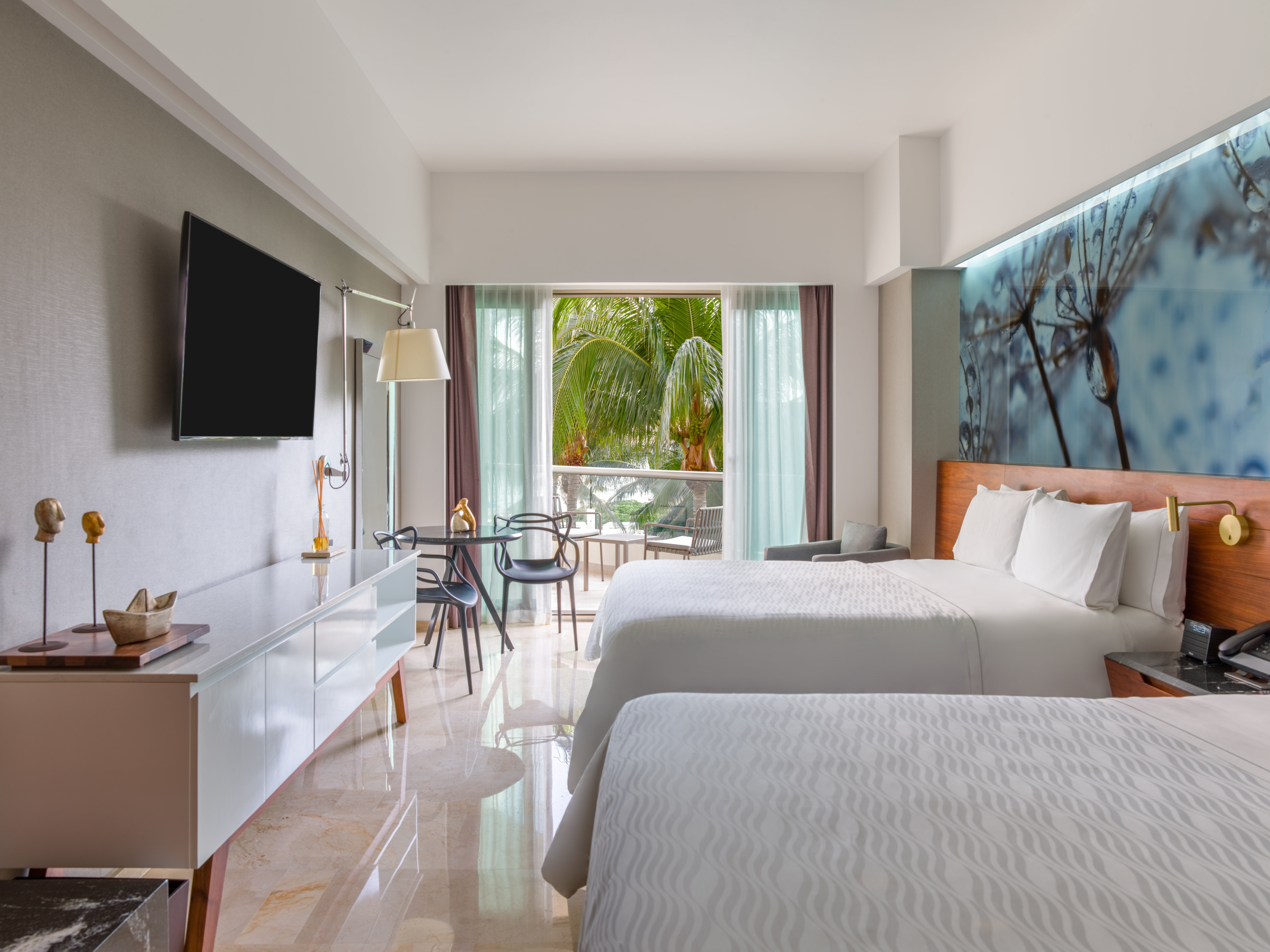 PREMIUM, 2 DOUBLE BEDS, PARTIAL OCEAN VIEW