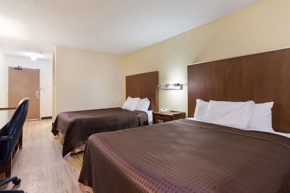 Rodeway Inn Gallup West NM 17/41