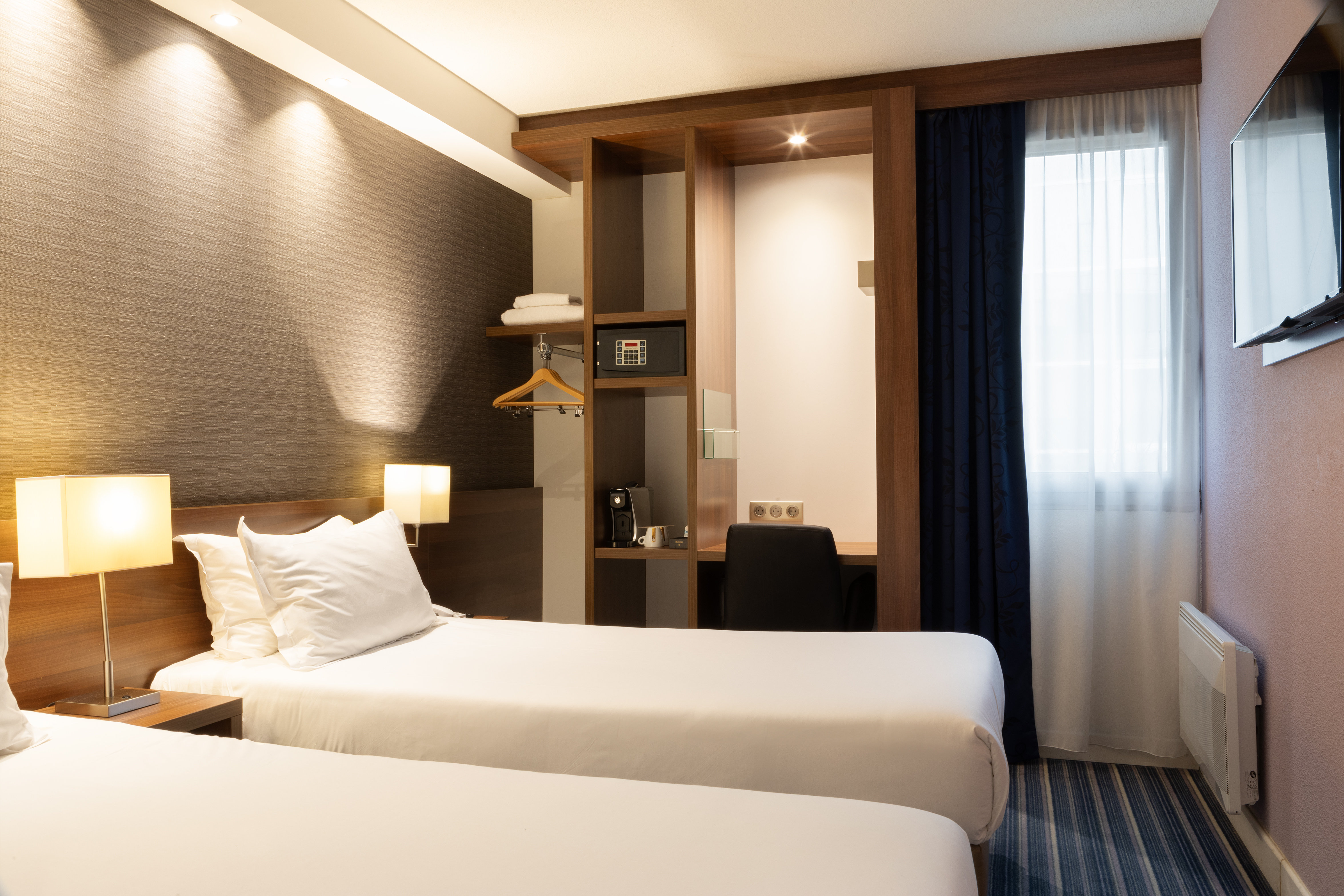 HOLIDAY INN EXPRESS AMIENS 19/73