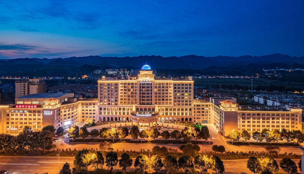 Sunshine Hotel Zhangjiajie 3/75