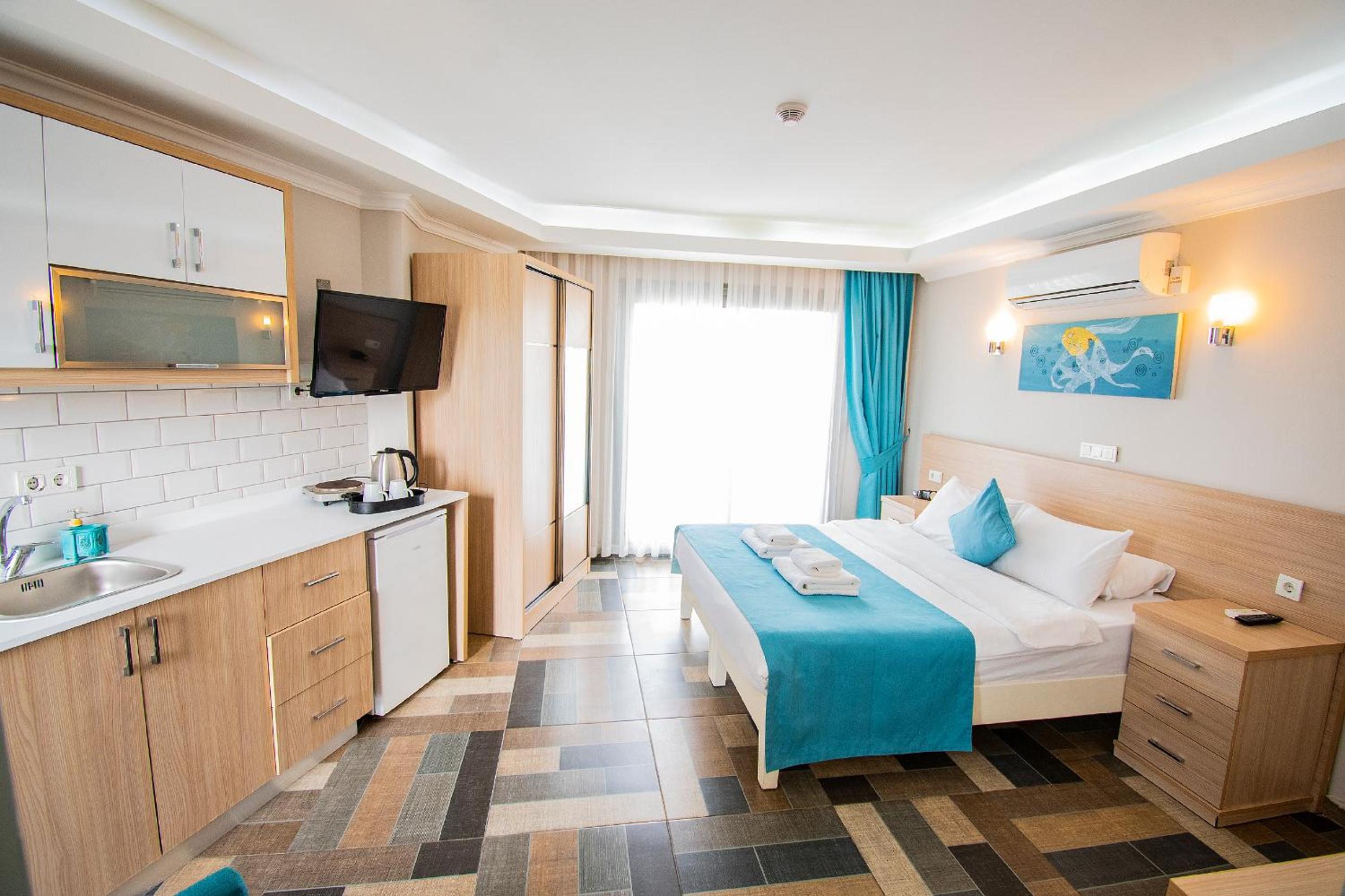 غرفة بسرير مزدوج بإطلالة على البحر، M Suite Hotel 7/10