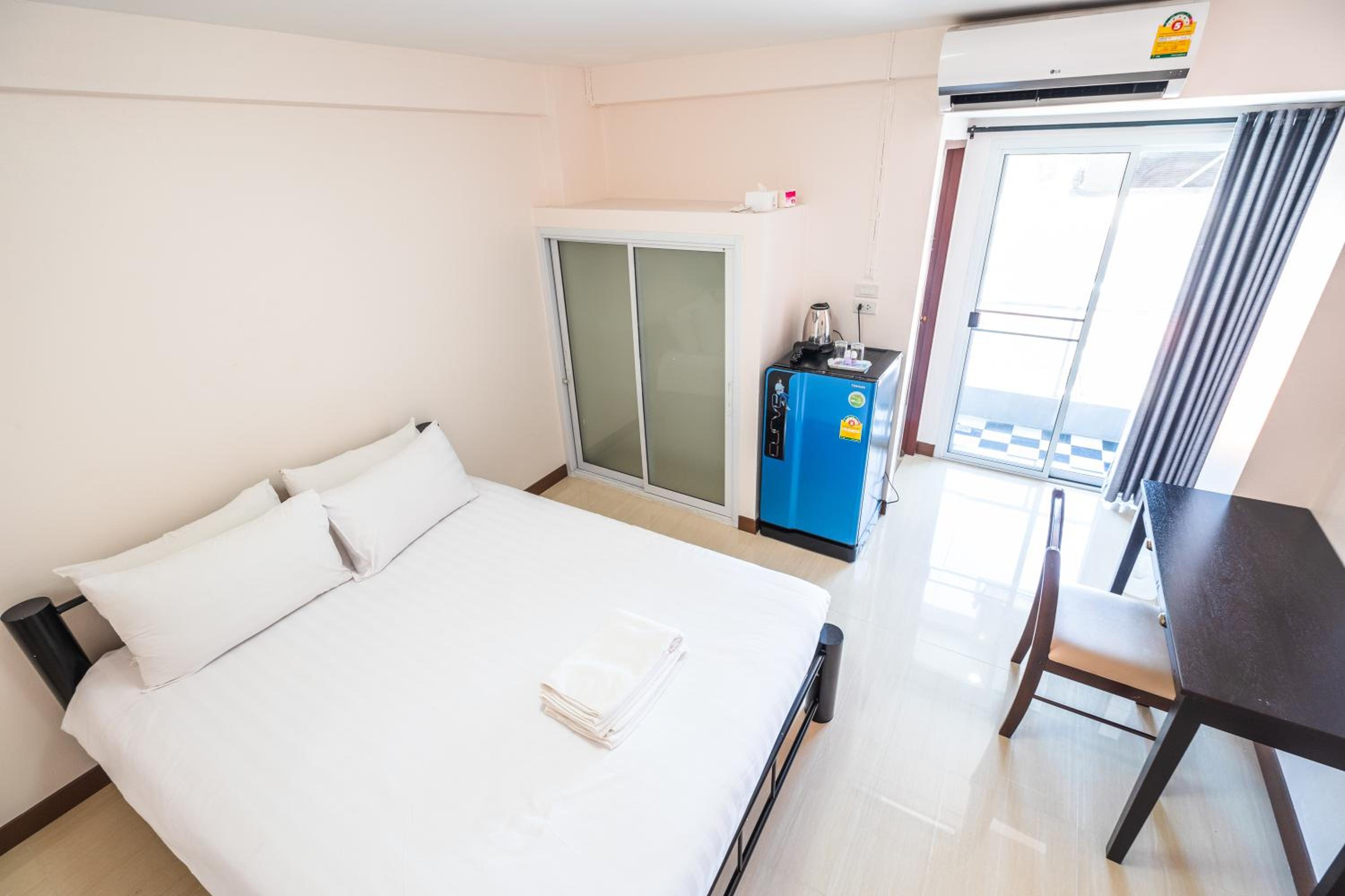 Room, Queen Bed, No Elevator