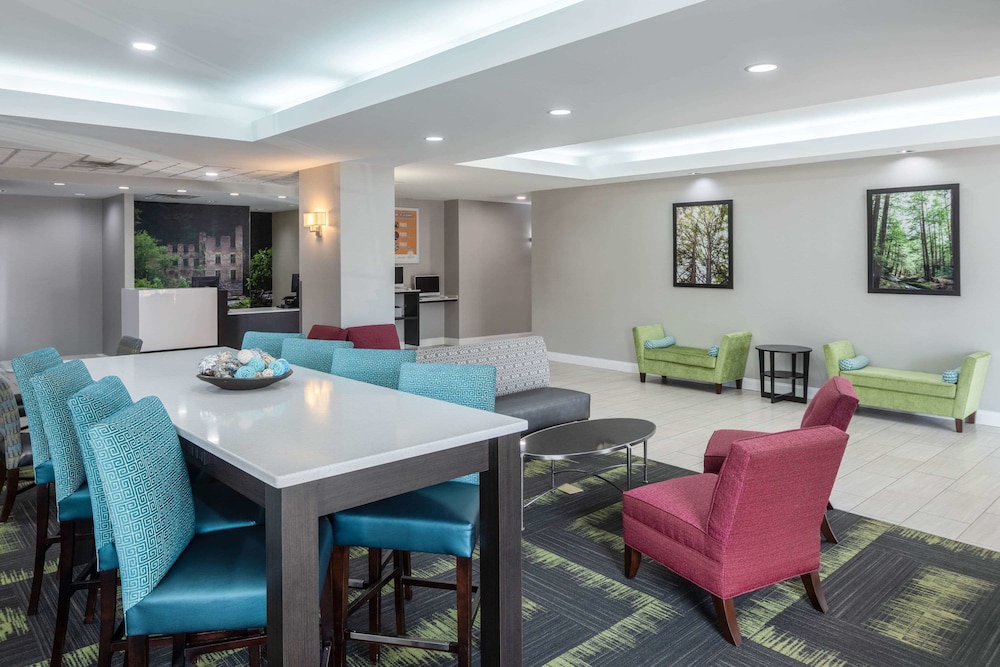 La Quinta Inn & Suites by Wyndham Atlanta Douglasville 38/53