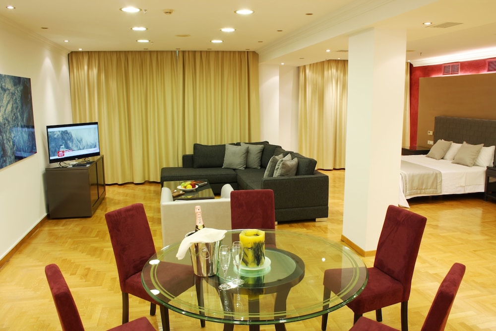 THEOXENIA HOUSE 32/44