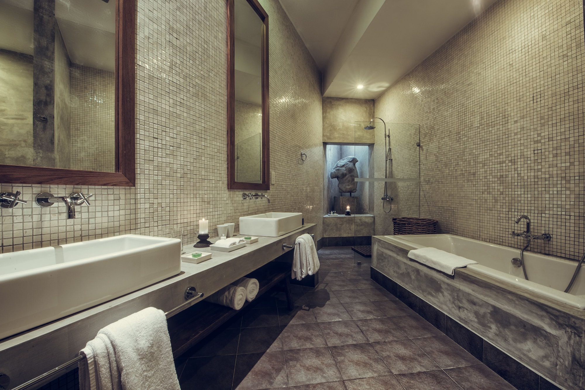 SUPERIOR, SUITE, KING BED