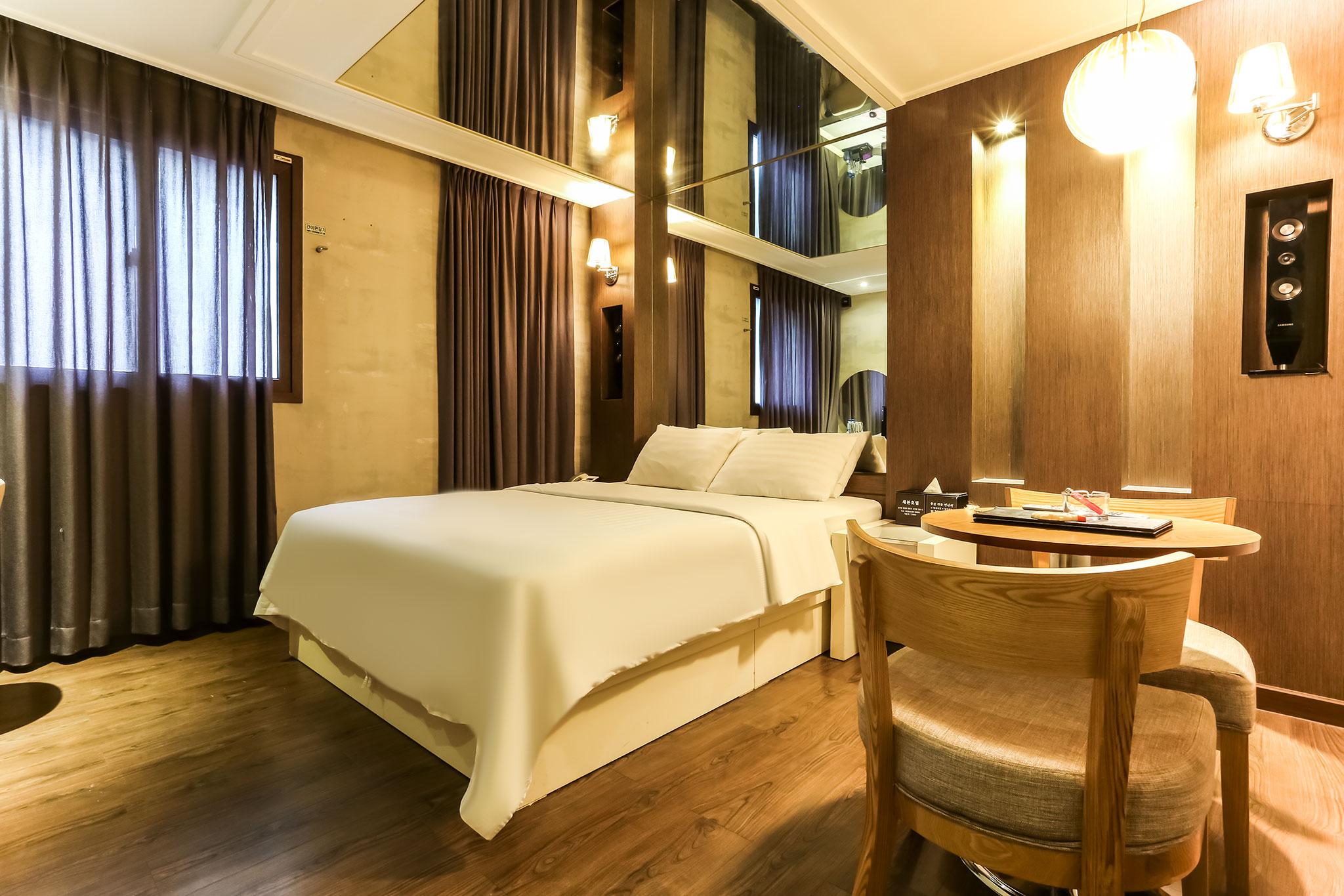 Ansan Hotel Box 18/40