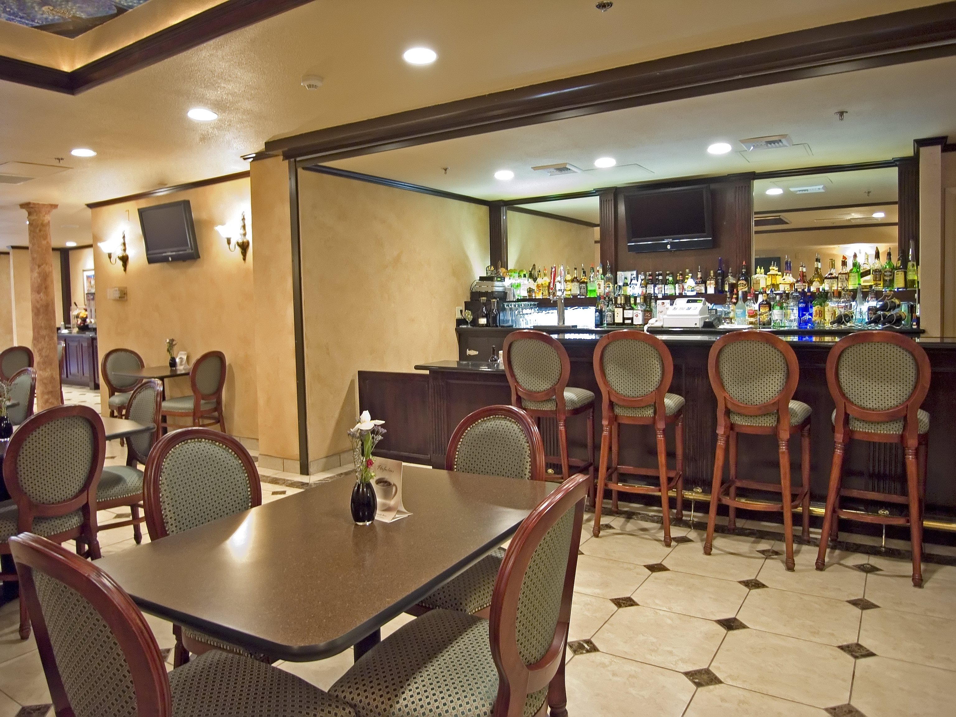 Holiday Inn Sacramento Rancho Cordova 65/77