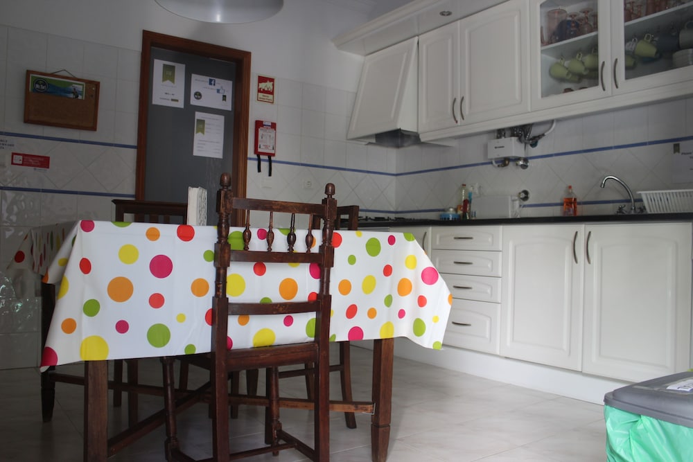 Ericeira Chill Hill Hostel & Private Rooms 33/50