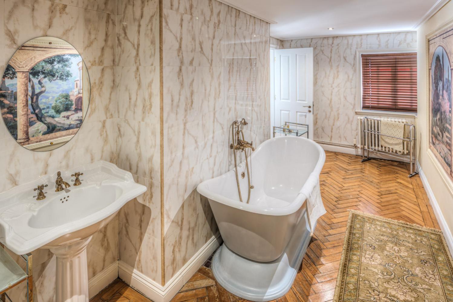 Superior, Suite, St Giles House Hotel 9/10