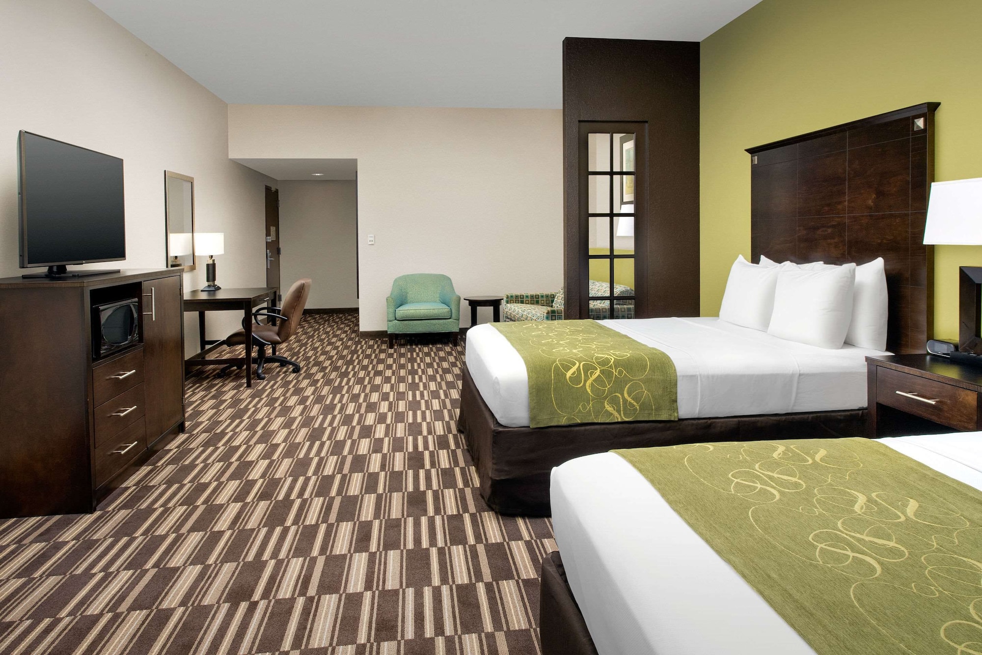 Suite, 2 Queen Beds, Sofa, Next to Elevator