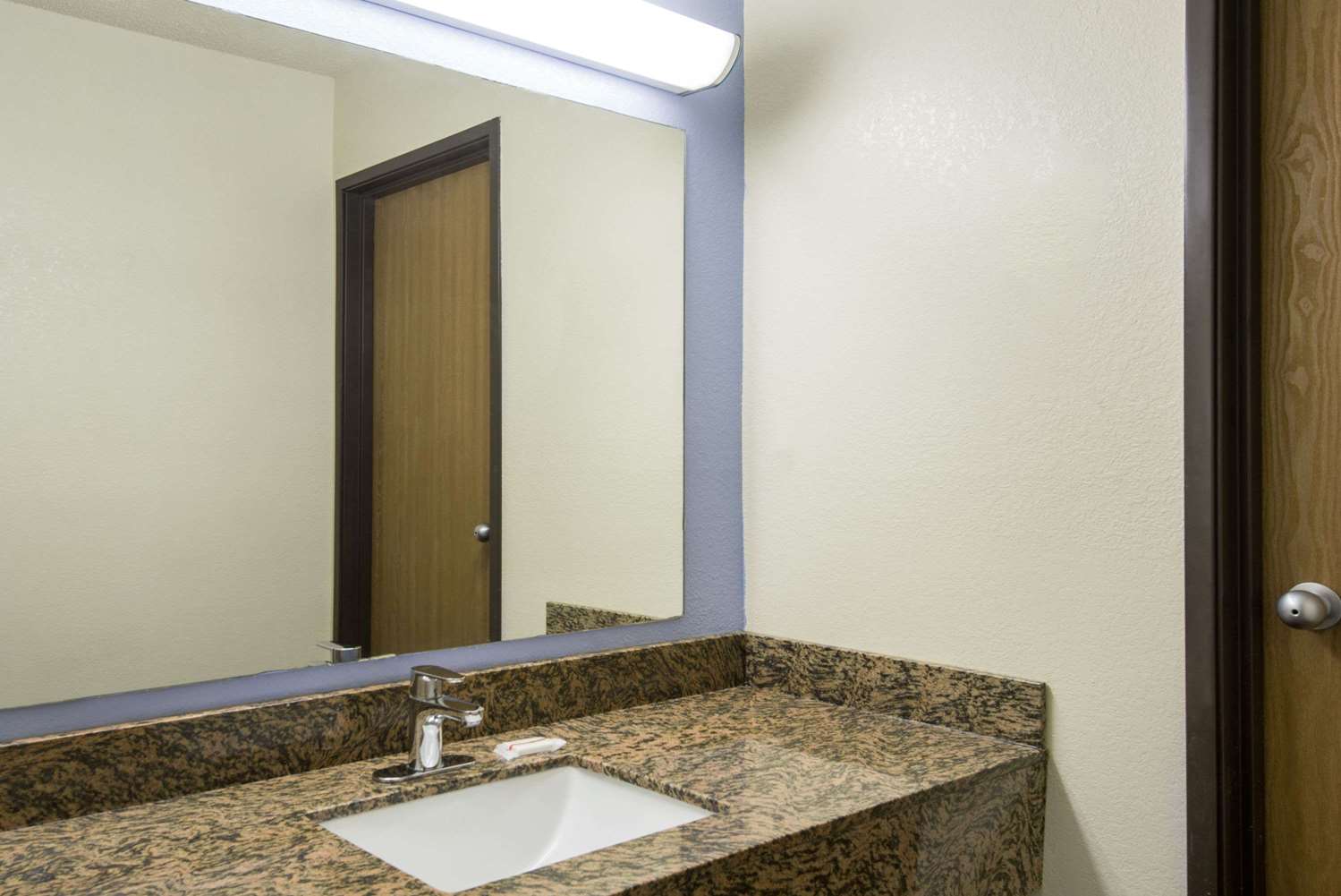 Super 8 By Wyndham New Castle 25/26