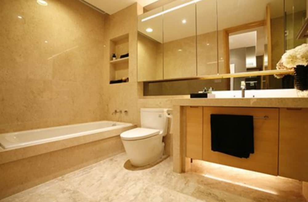 Estay Residence Poly World Trading Center 34/64