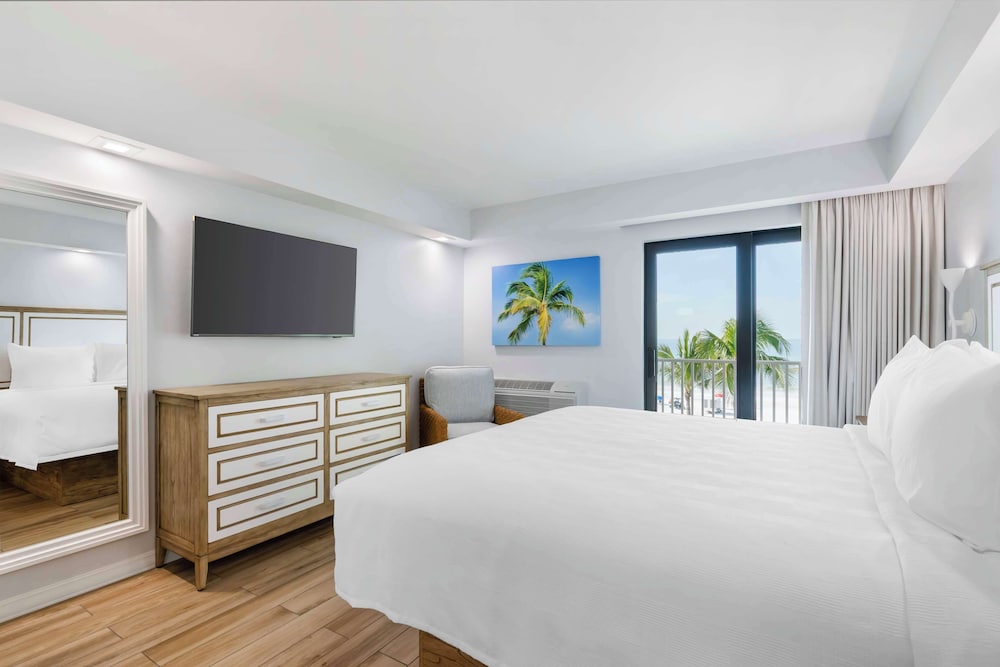 Standard, King Bed, Gulf View, Balcony
