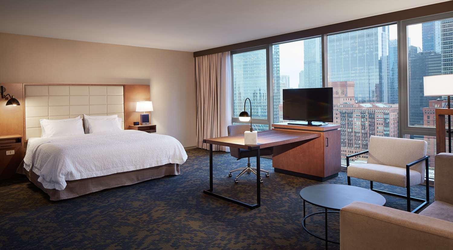 1 Bedroom, Suite, King Bed, Skyline View