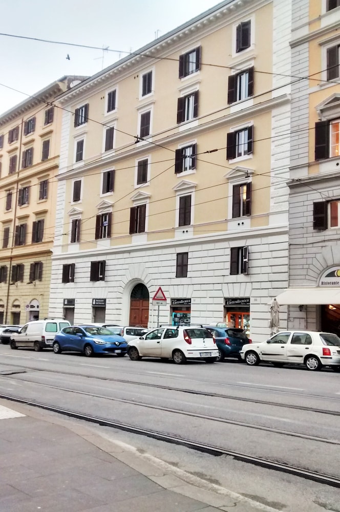 Hotel Farini 22/23