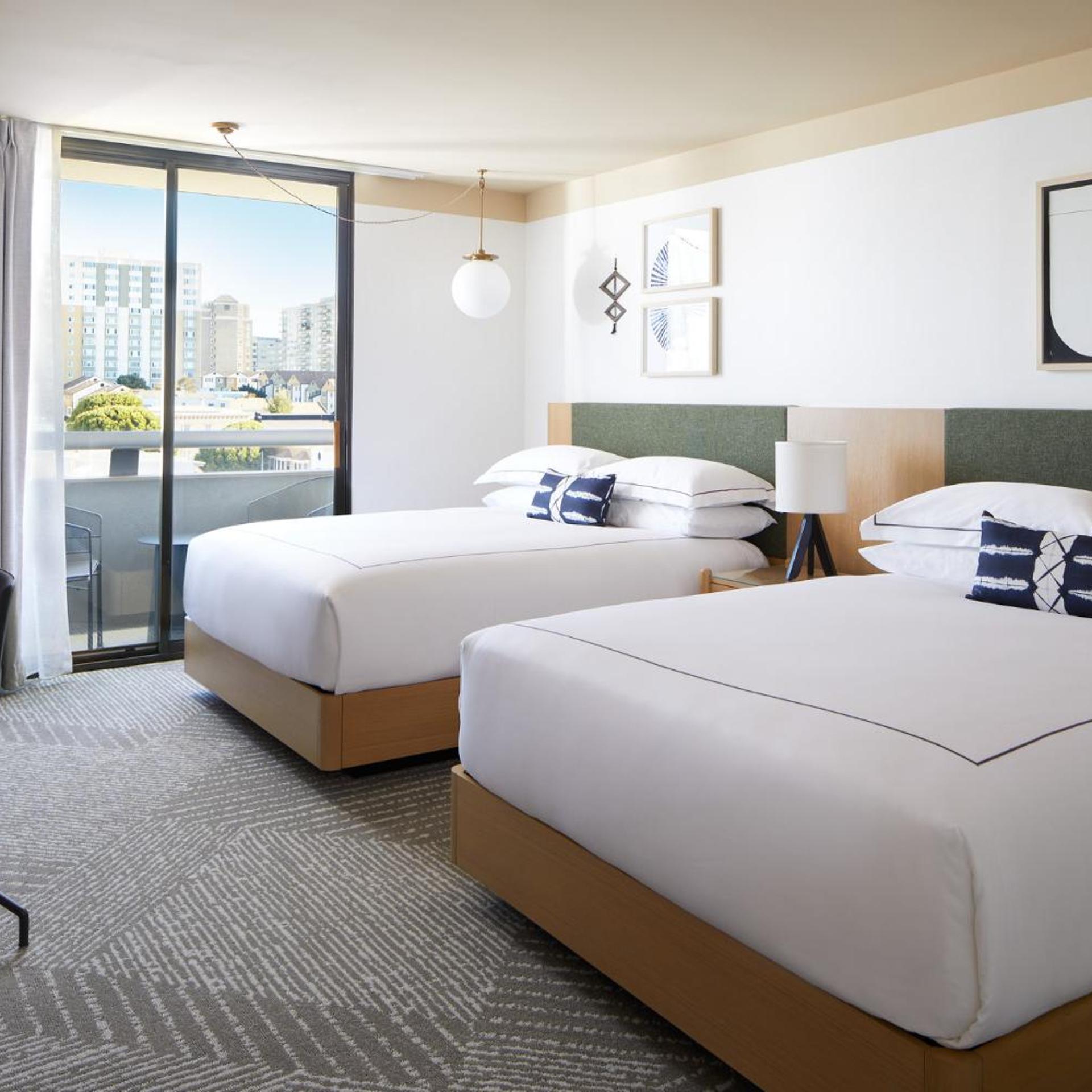 Essential, 2 Queen Beds, Balcony