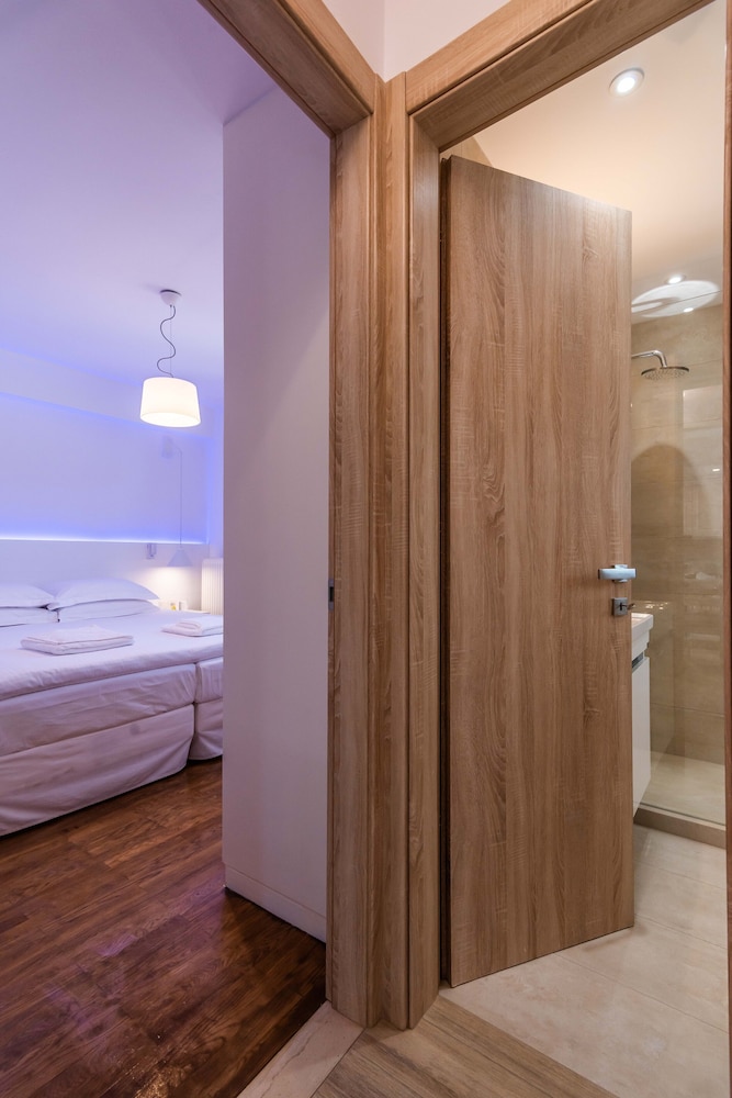 White Rock Milos Suites 30/55