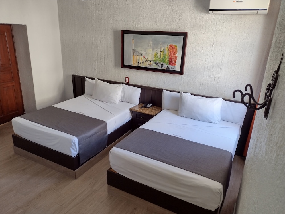 ROOM, DOUBLE BED